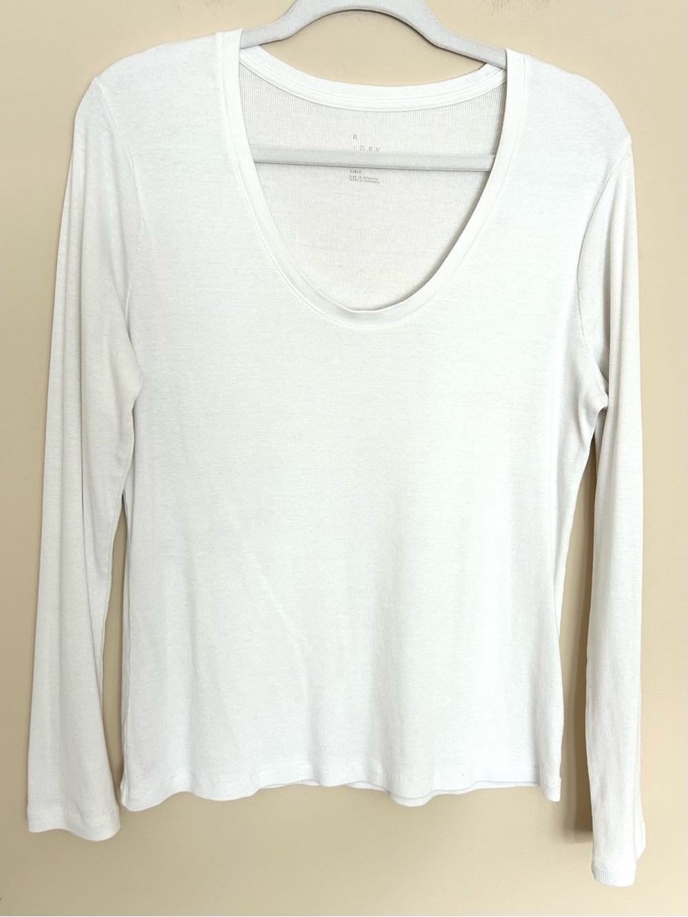A New Day Women’s White Scoop Neck Long Sleeve Tee
